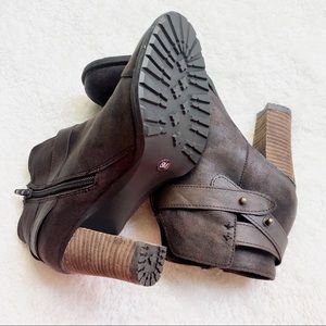 Crown Vintage Ankle Boots